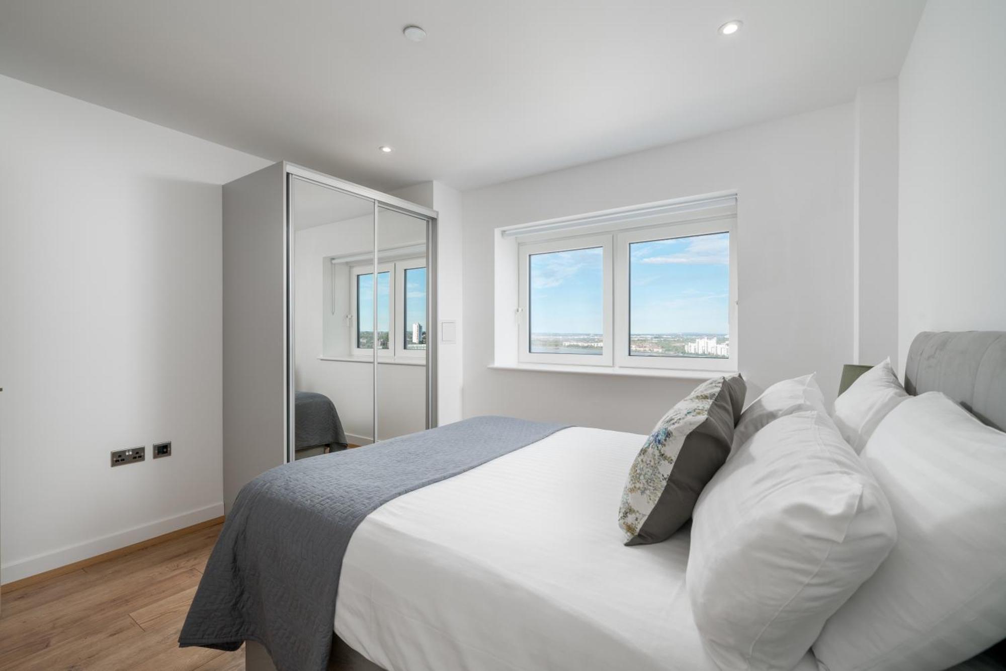 Skyvillion: Riverside Apartments with City Views London Exterior photo