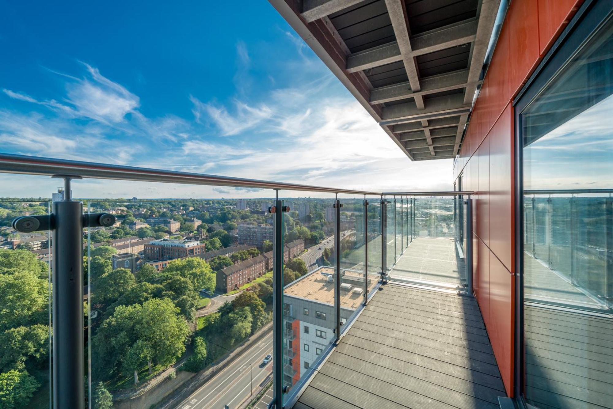Skyvillion: Riverside Apartments with City Views London Exterior photo
