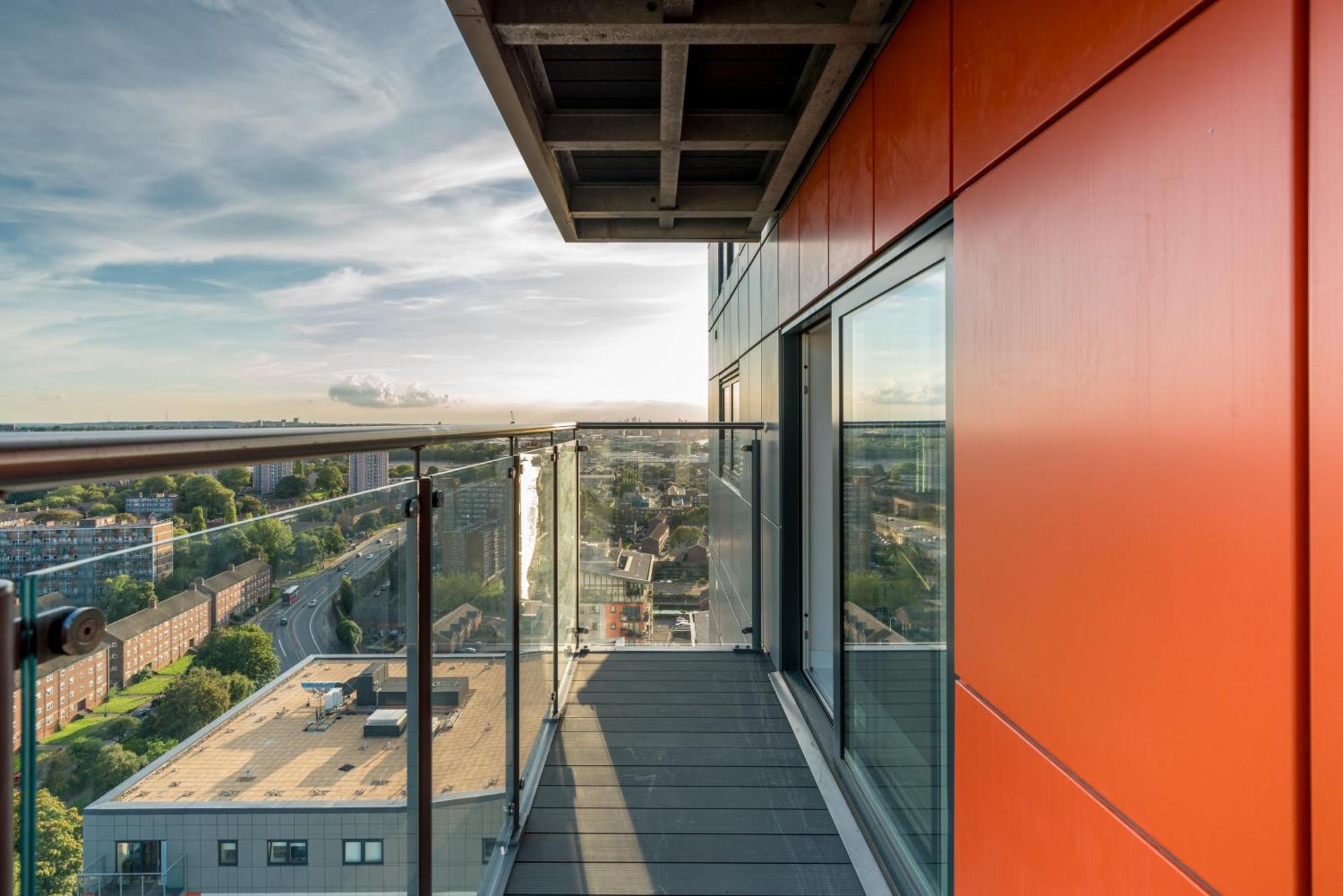 Skyvillion: Riverside Apartments with City Views London Exterior photo